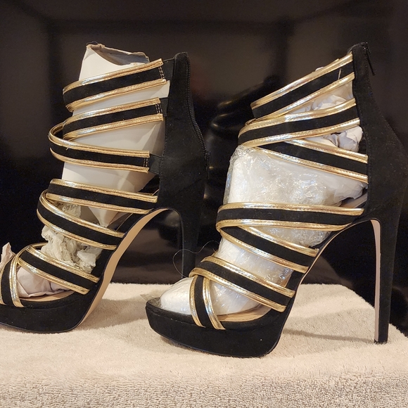 Heels - Picture 2 of 4